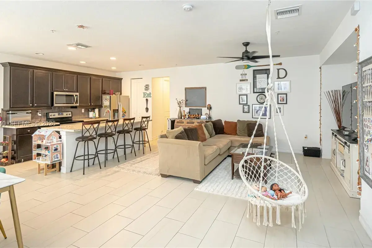 11660 SW 13th Ct, Pembroke Pines FL 33025