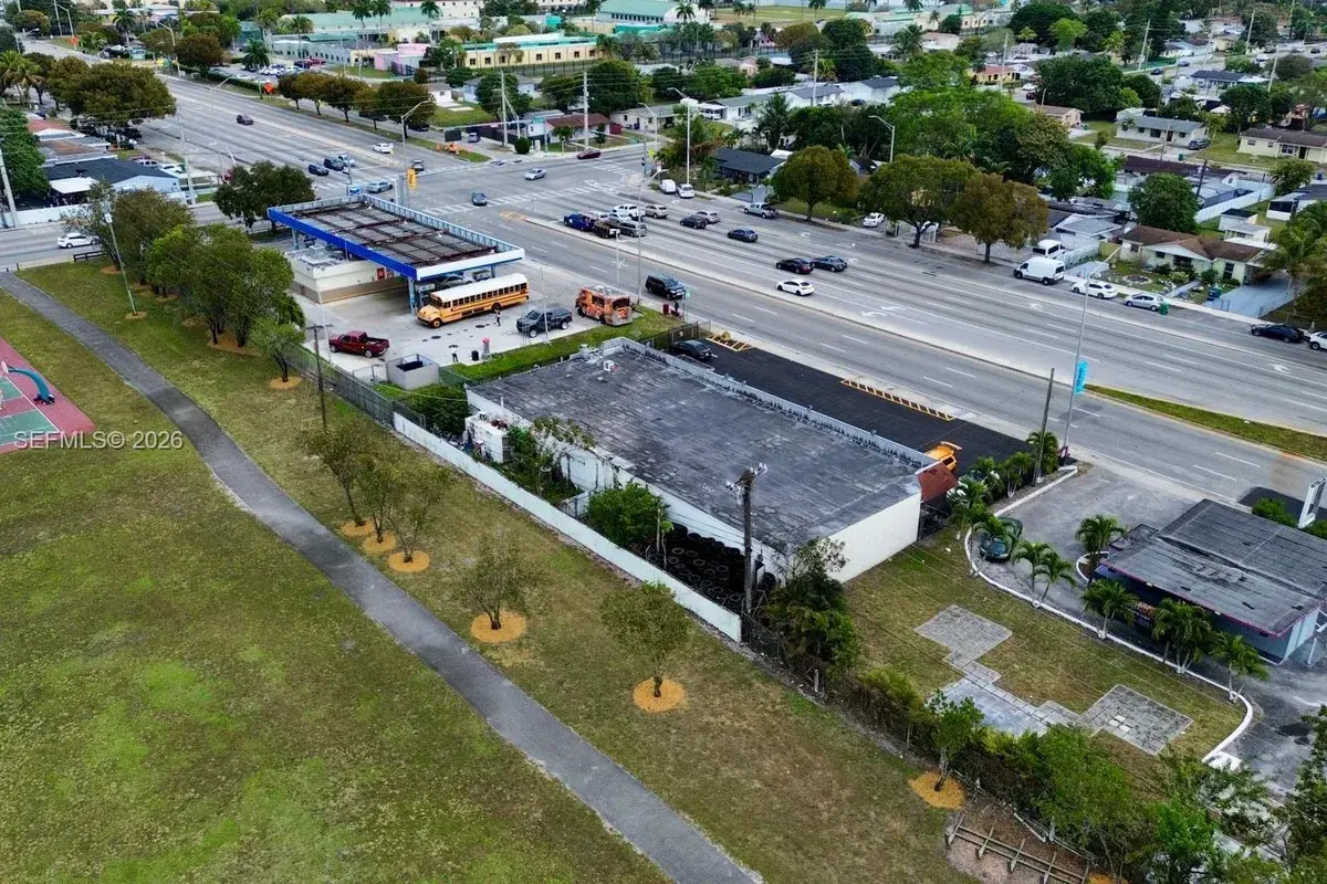 3251 NW 183rd St, Miami Gardens FL 33056