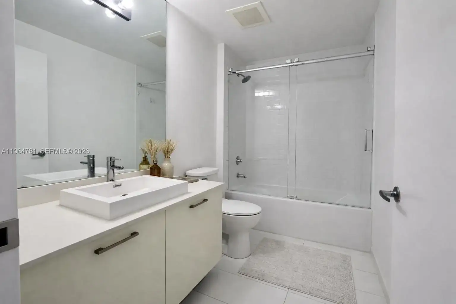151 SE 1st St # 1501, Miami FL 33131 photo 3