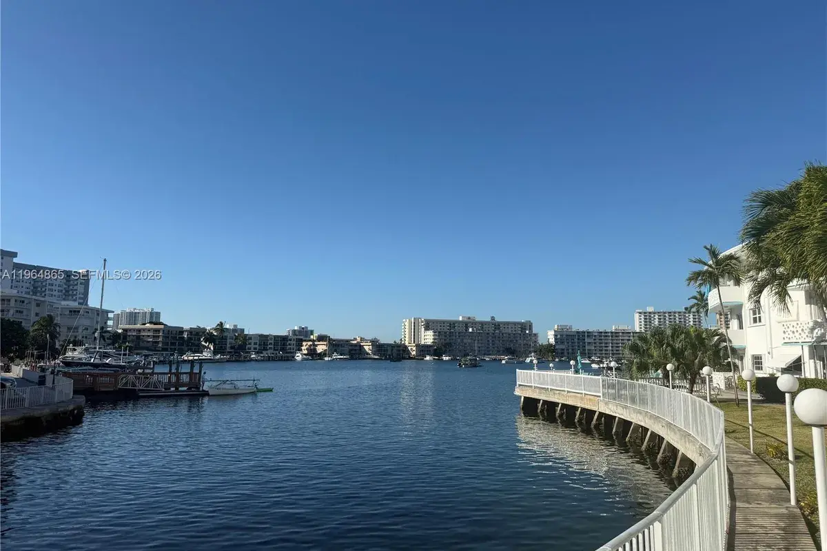 2500 Diana Dr # 107, Hallandale Beach FL 33009