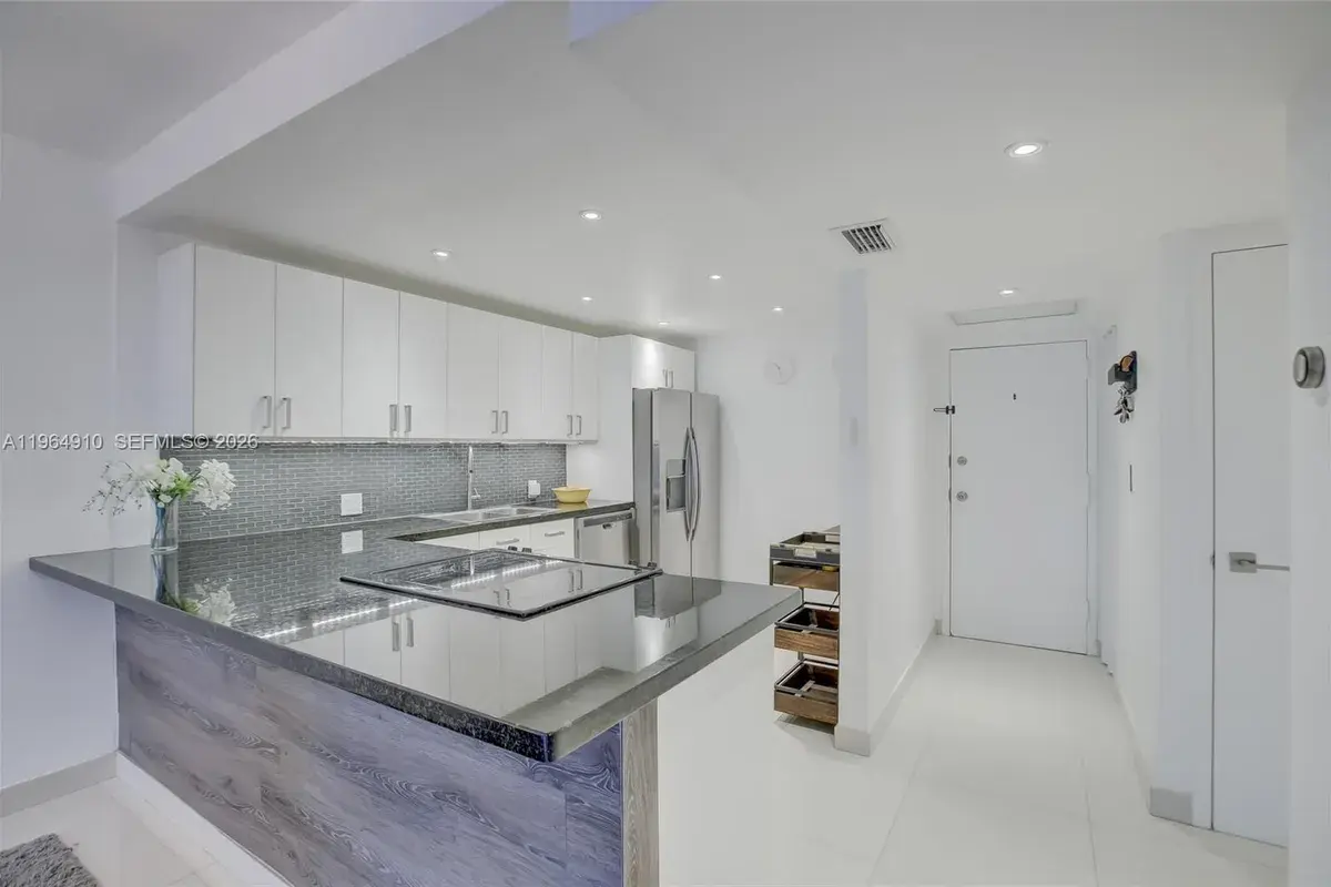 3375 N Country Club Dr # 103, Aventura FL 33180