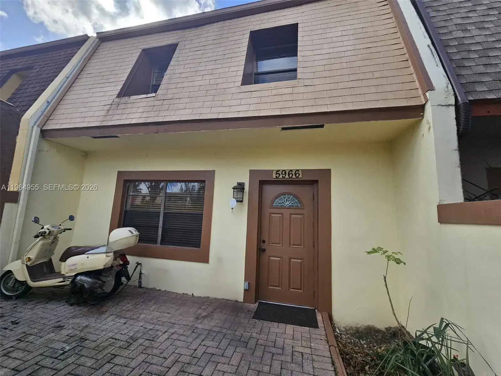 5966 NW 24th Ct, Sunrise FL 33313