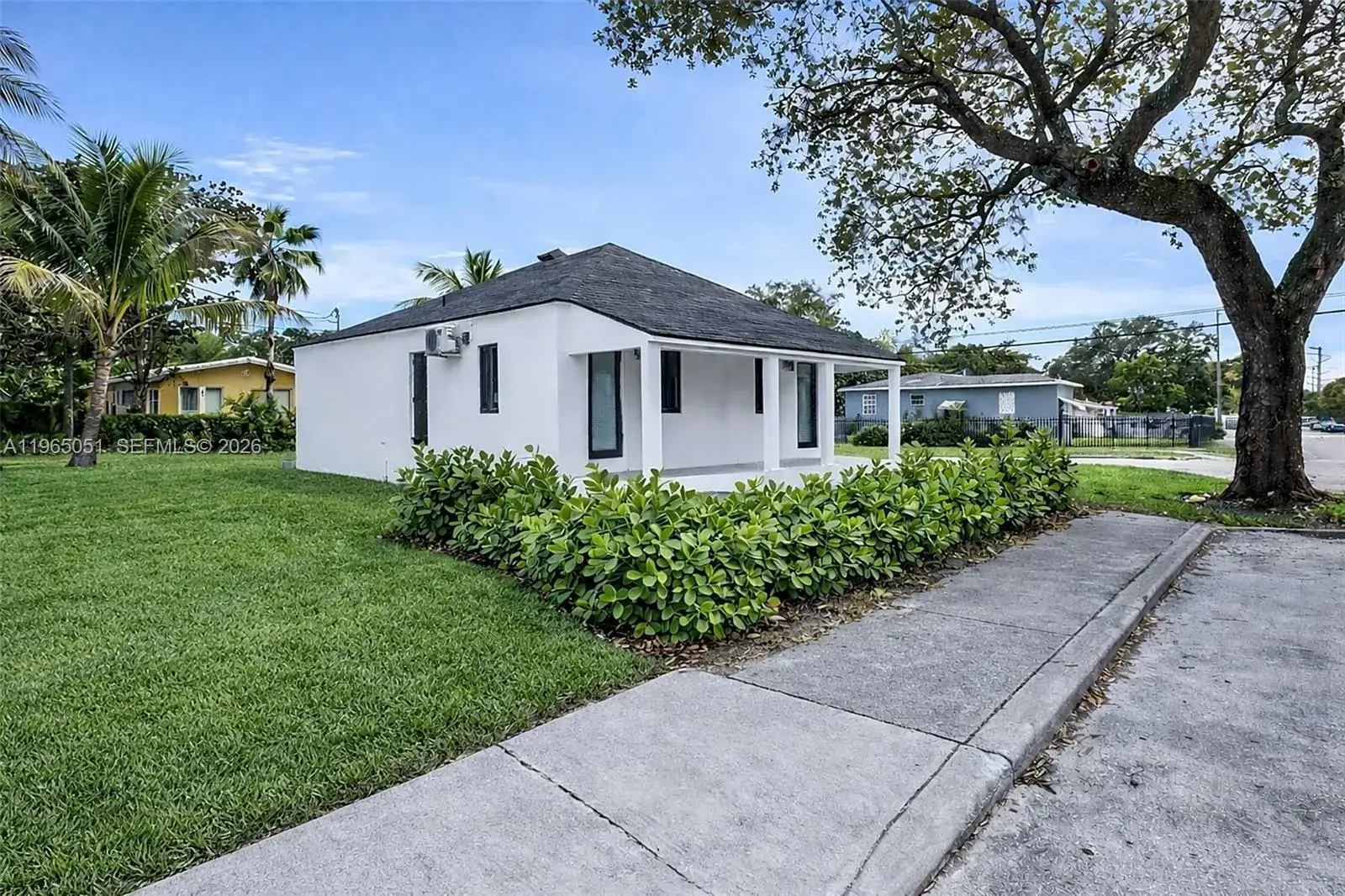 6905 NW 4th Ct, Miami FL 33150 photo 2