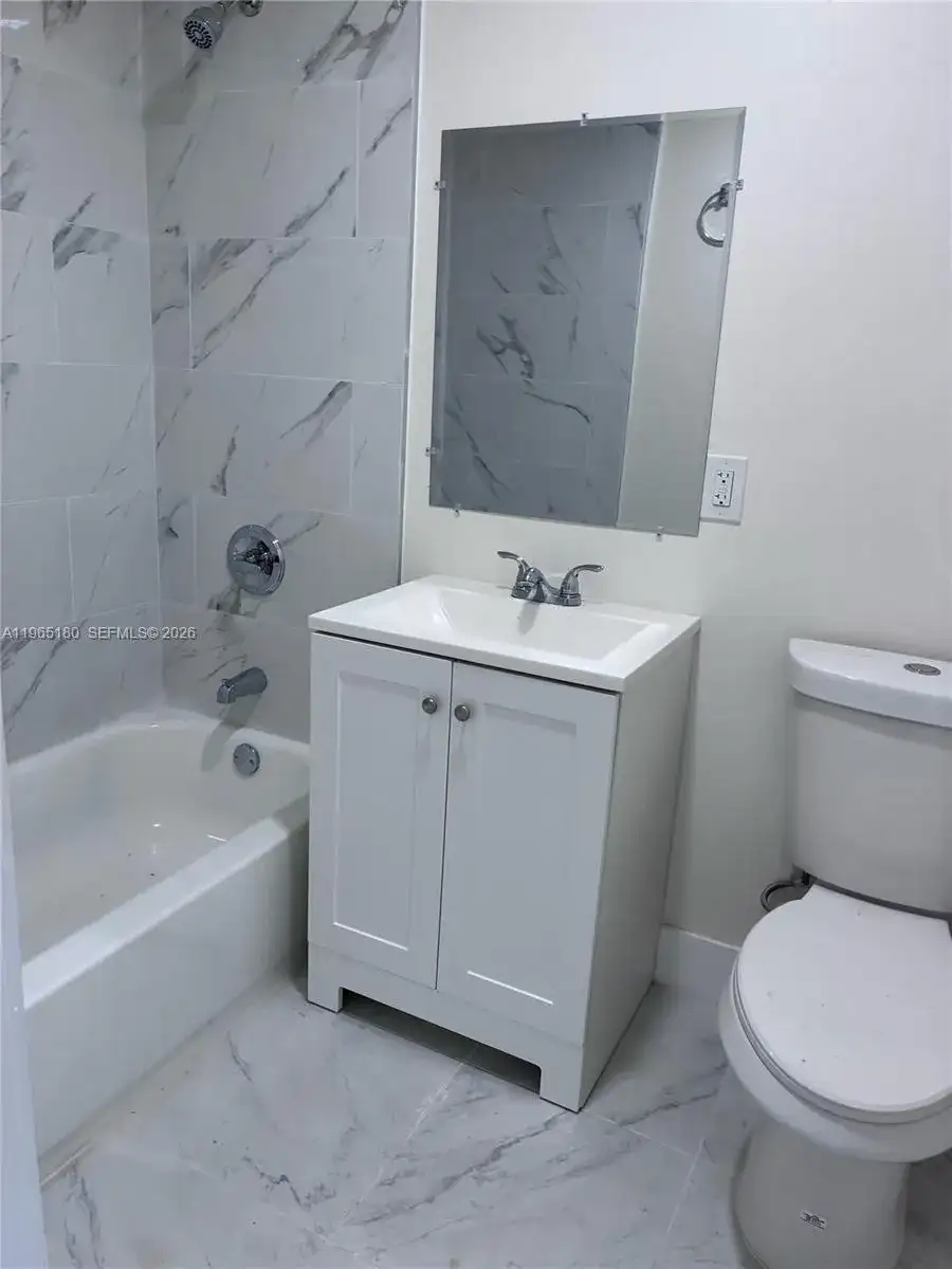 433 SW 6th St # 5, Miami FL 33130 photo 2