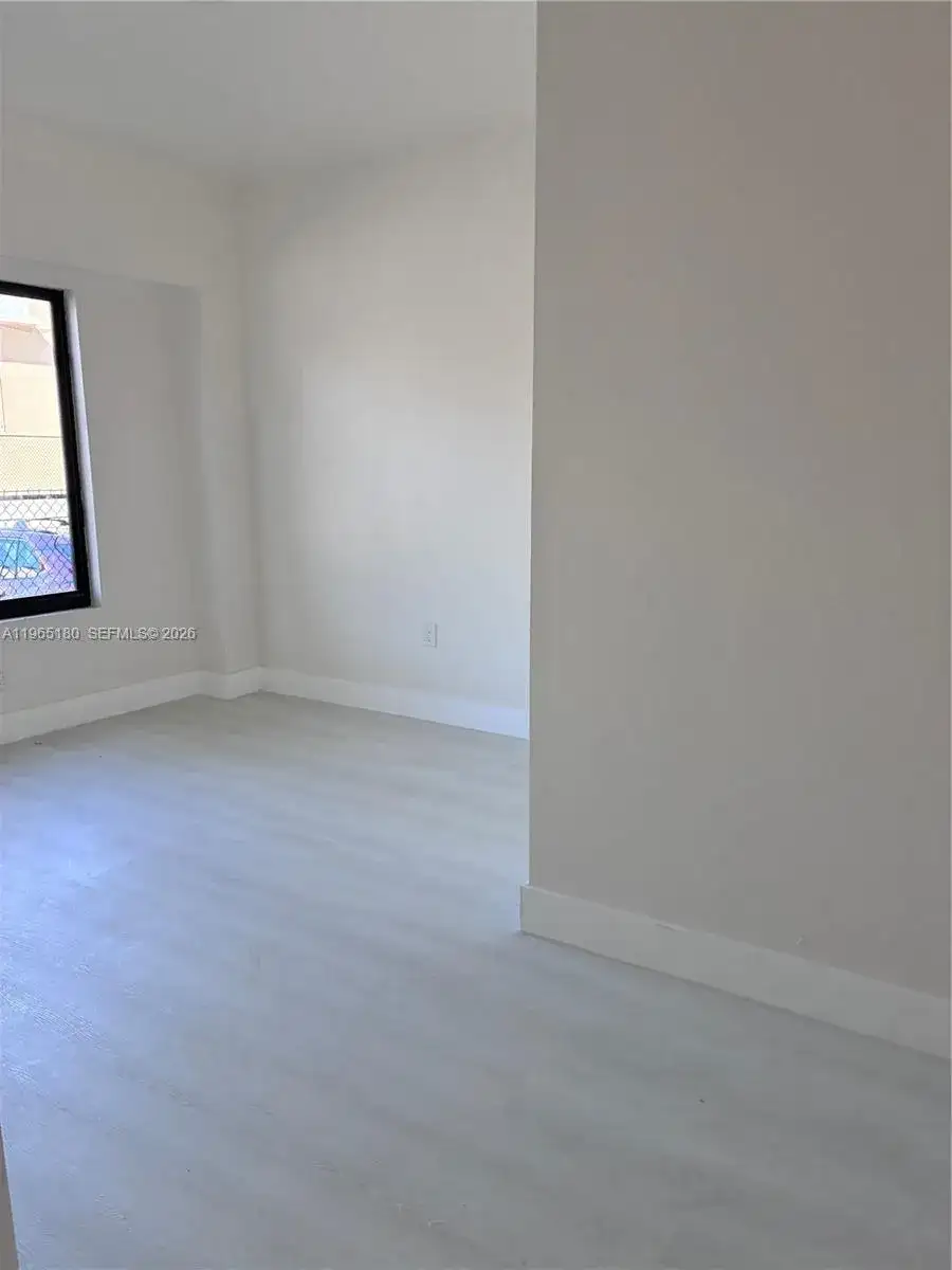 433 SW 6th St # 5, Miami FL 33130 photo 3