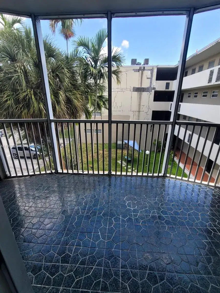 1690 NE 191st St # 1, Miami FL 33179 photo 2