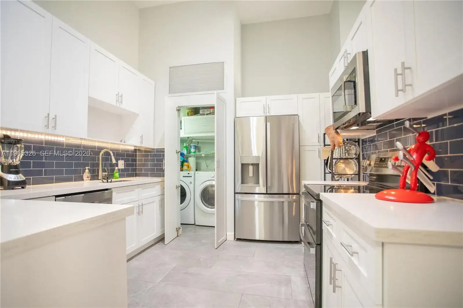 523 Leslie Dr, Hallandale Beach FL 33009 photo 4