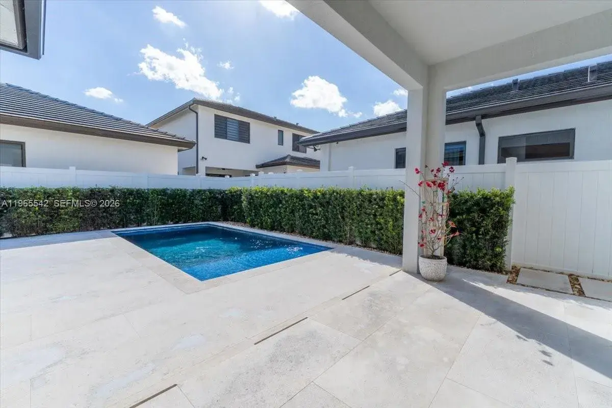 8096 NW 48th Ter, Doral FL 33166