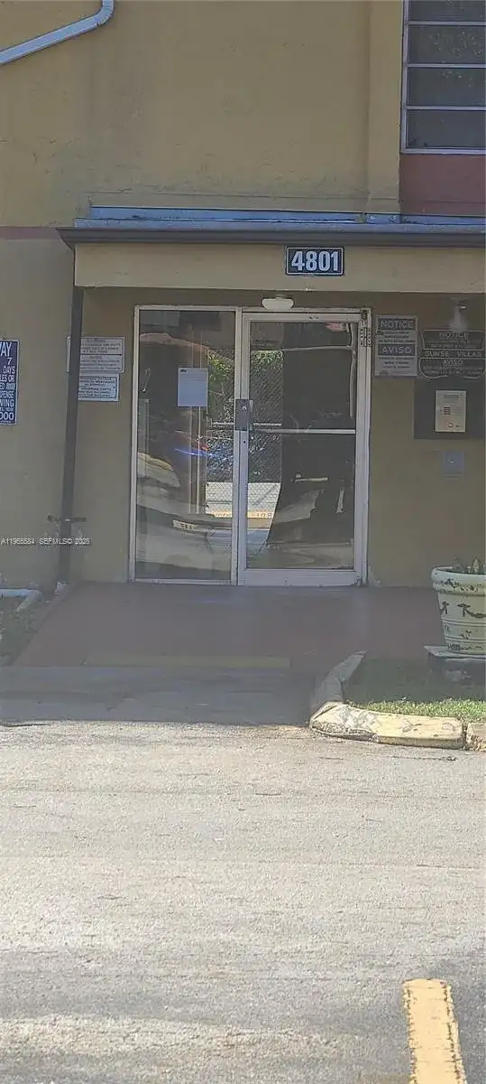 4801 NW 7 ST # 16, Miami FL 33126 photo 2