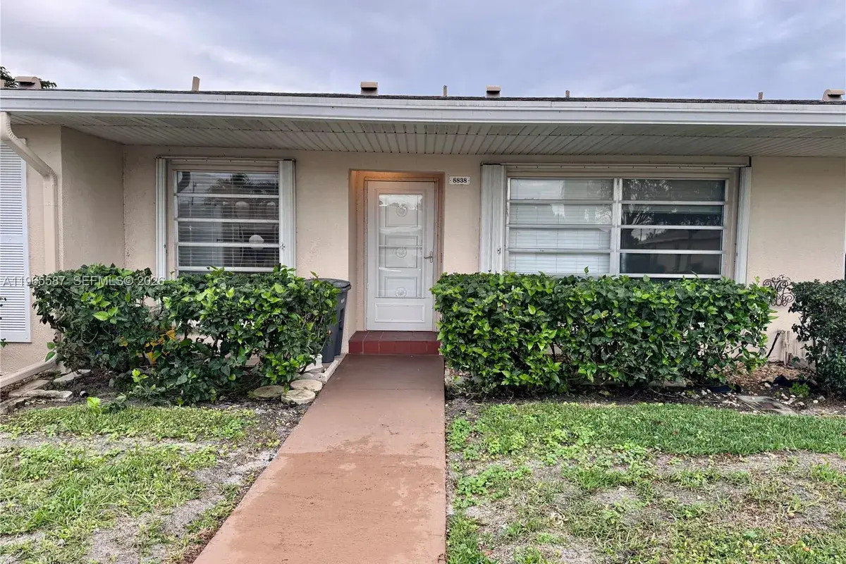 8838 Bella Vista Dr, Boca Raton FL 33433
