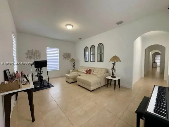 17181 SW 91st St, Miami FL 33196