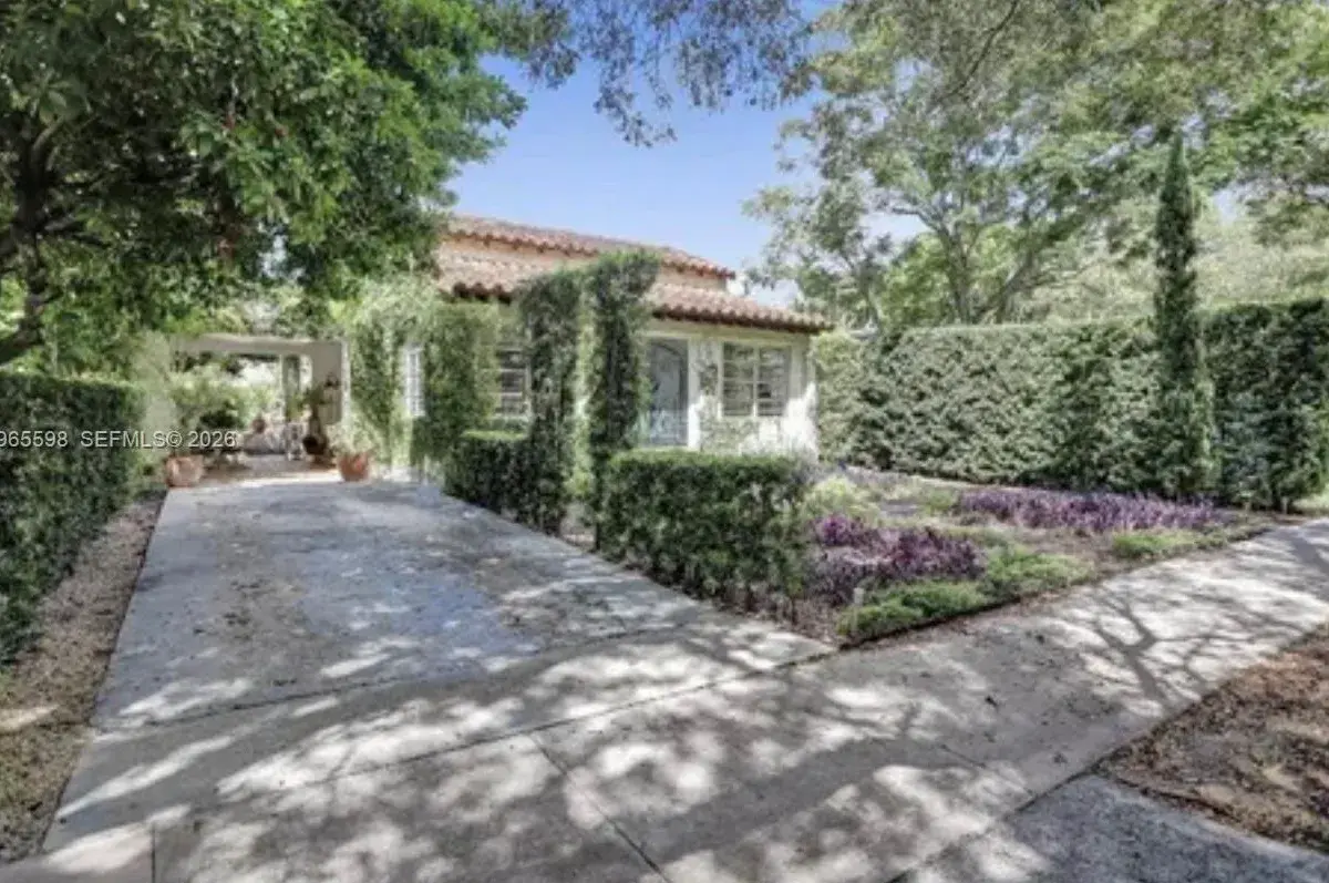 1107 Alhambra Cir, Coral Gables FL 33134