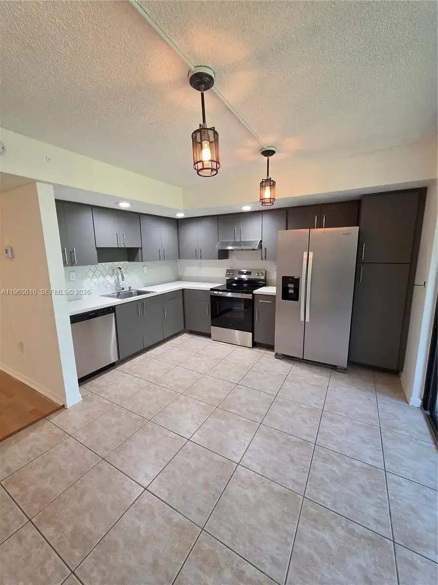 8065 SW 107th Ave # 214, Miami FL 33173 photo 2