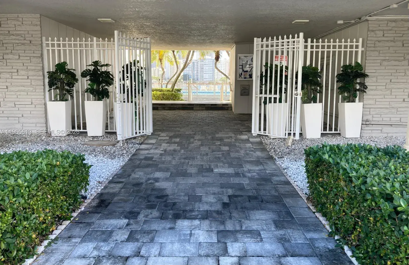 462 Golden Isles Dr # 206, Hallandale Beach FL 33009