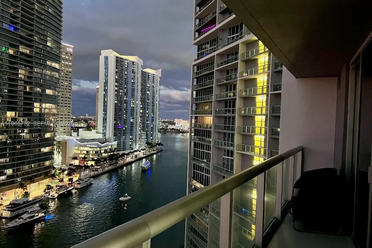 475 Brickell Ave # 1715, Miami FL 33131