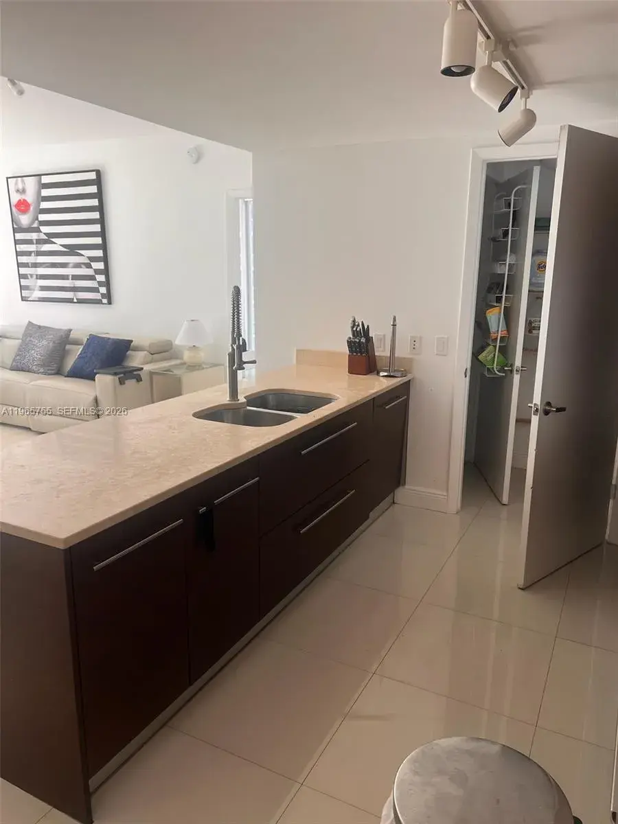 475 Brickell Ave # 3613, Miami FL 33131