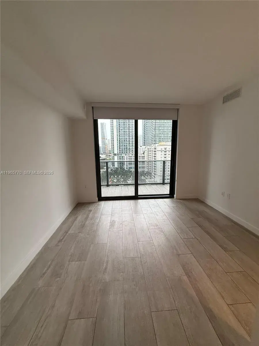 45 SW 9th St # 1004, Miami FL 33130