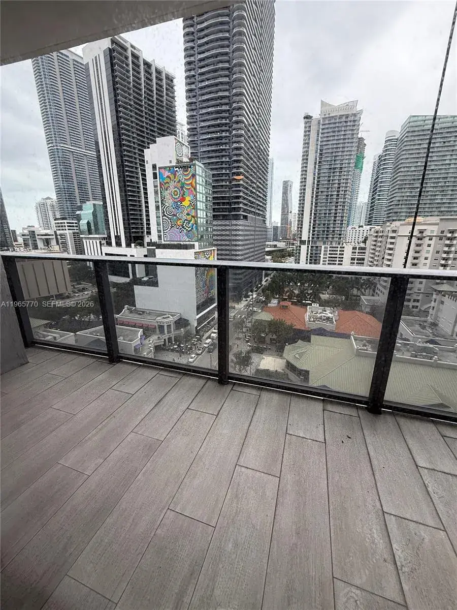 45 SW 9th St # 1004, Miami FL 33130