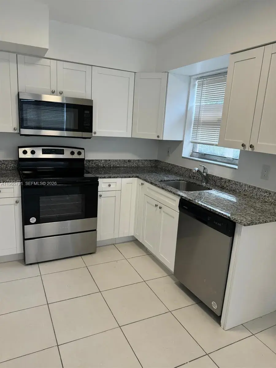 2832 SW 7th St, Fort Lauderdale FL 33312