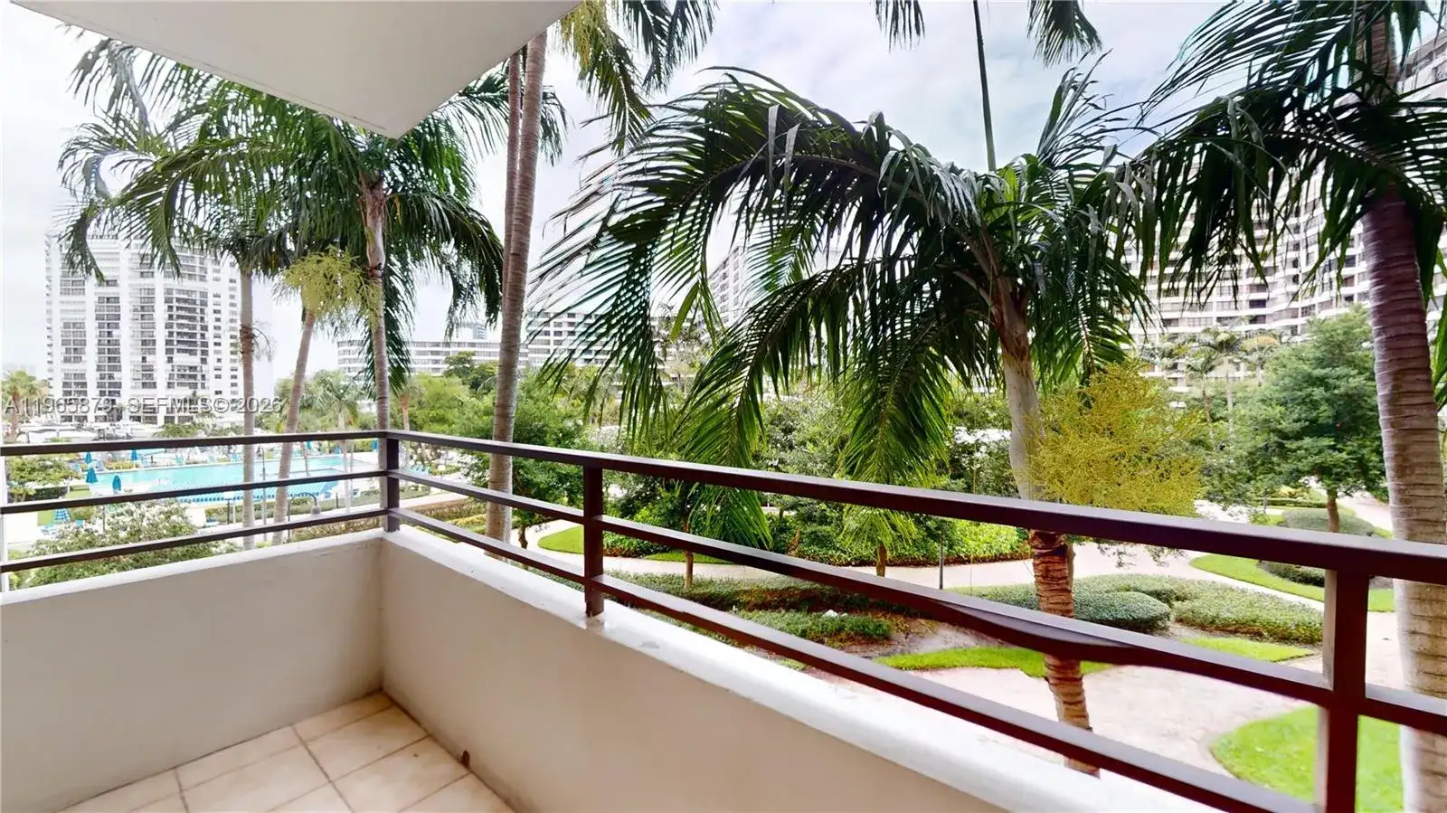 2500 PARKVIEW DR # 417, Hallandale Beach FL 33009 photo 3