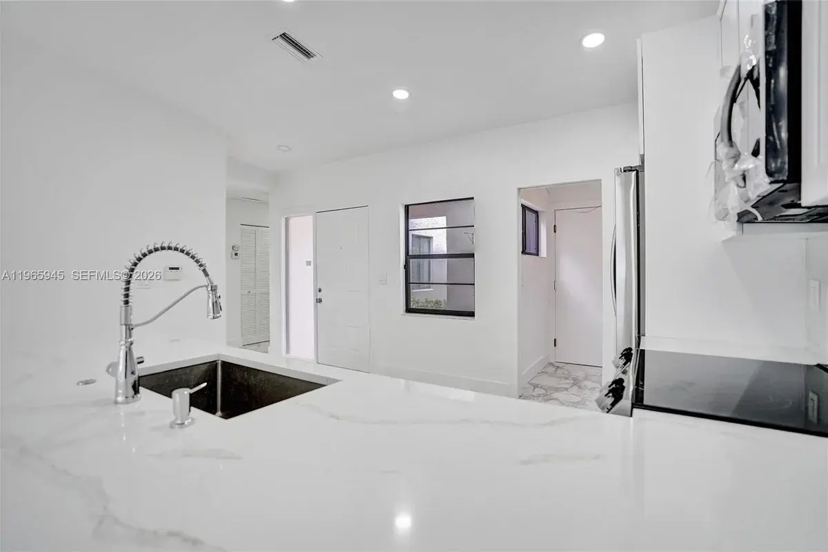 6128 Kings Gate Cir # B, Delray Beach FL 33484