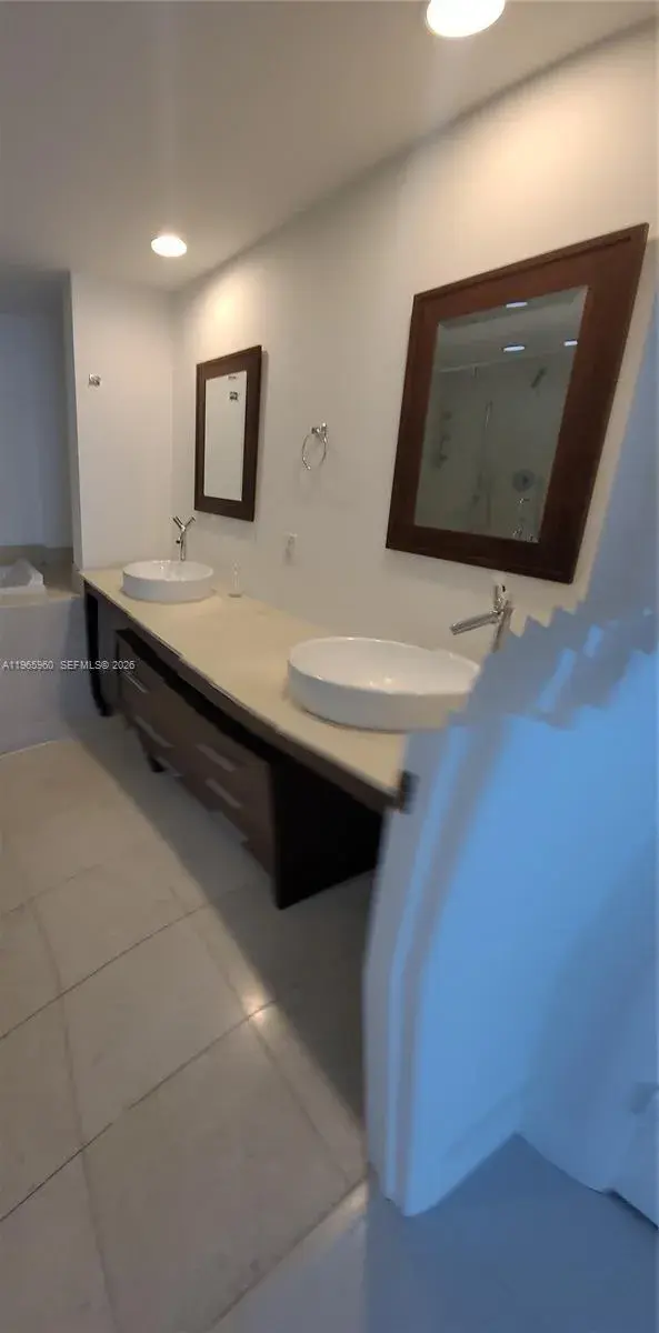 475 Brickell Ave # 3709, Miami FL 33131