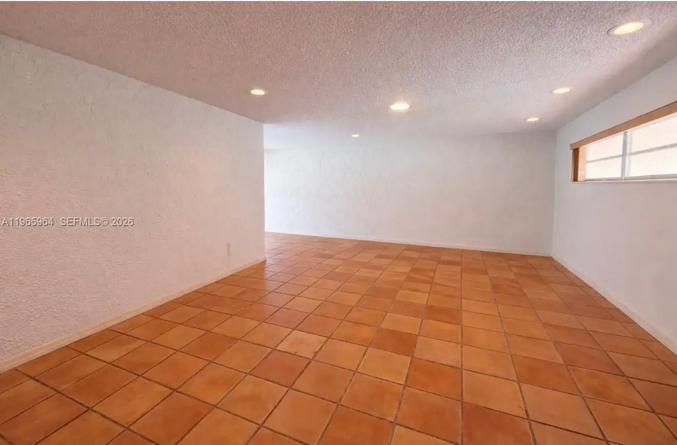7355 Poinciana Ct, Miami Lakes FL 33014 photo 4