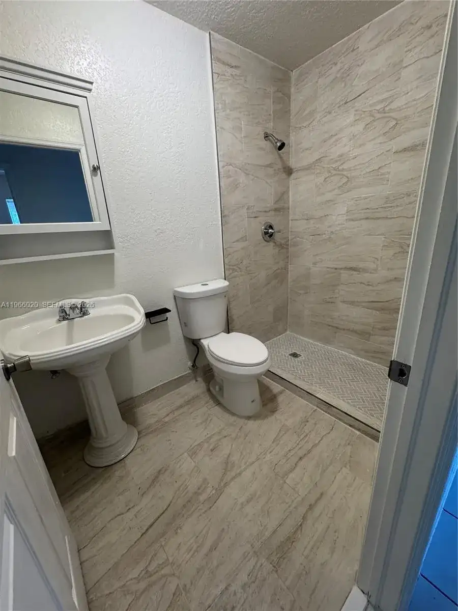 20138 NW 38th Pl, Miami Gardens FL 33055 photo 4