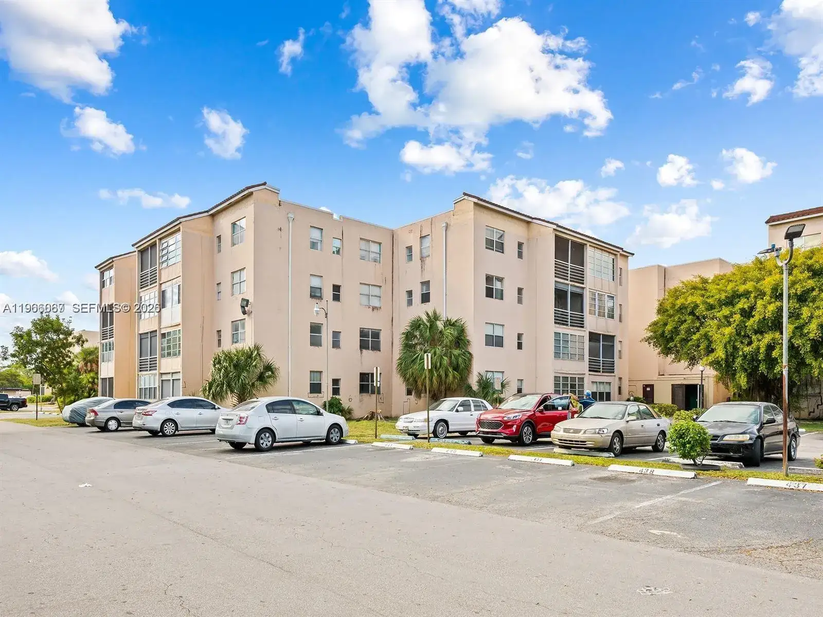 2840 Somerset Dr # 400M, Lauderdale Lakes FL 33311