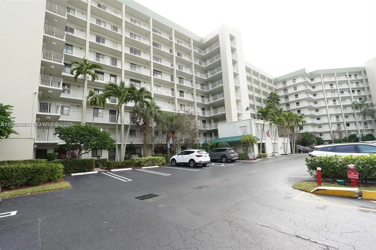 2334 S Cypress Bend Dr # 505, Pompano Beach FL 33069