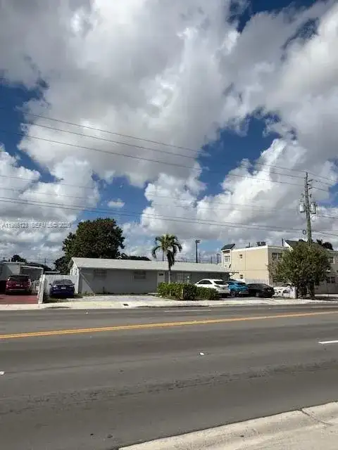 2650 W 8th Ave, Hialeah FL 33010 photo 3