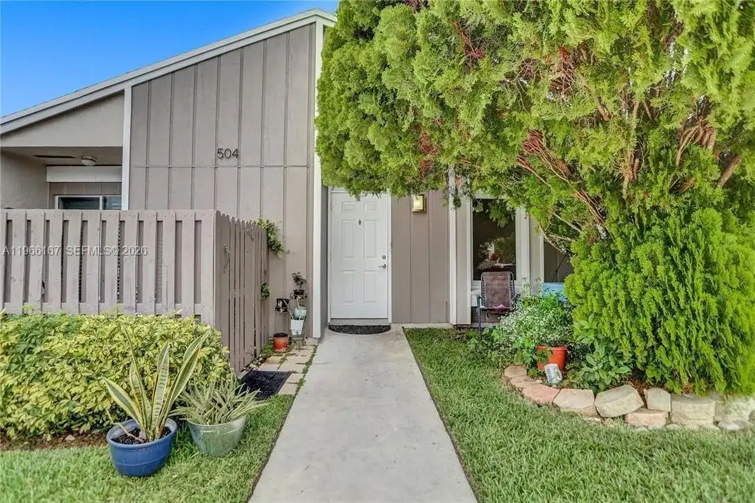 504 Woodgate Cir # C, Sunrise FL 33326