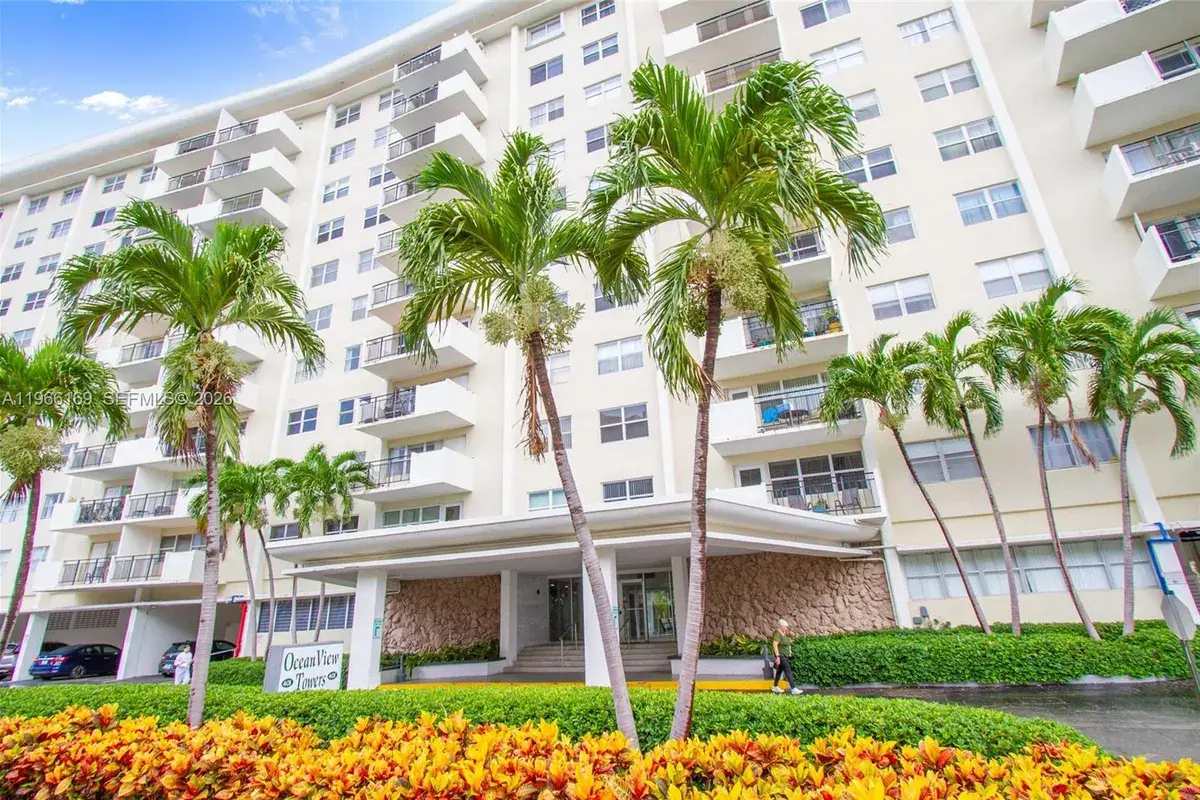 401 Golden Isles Dr # 702, Hallandale Beach FL 33009