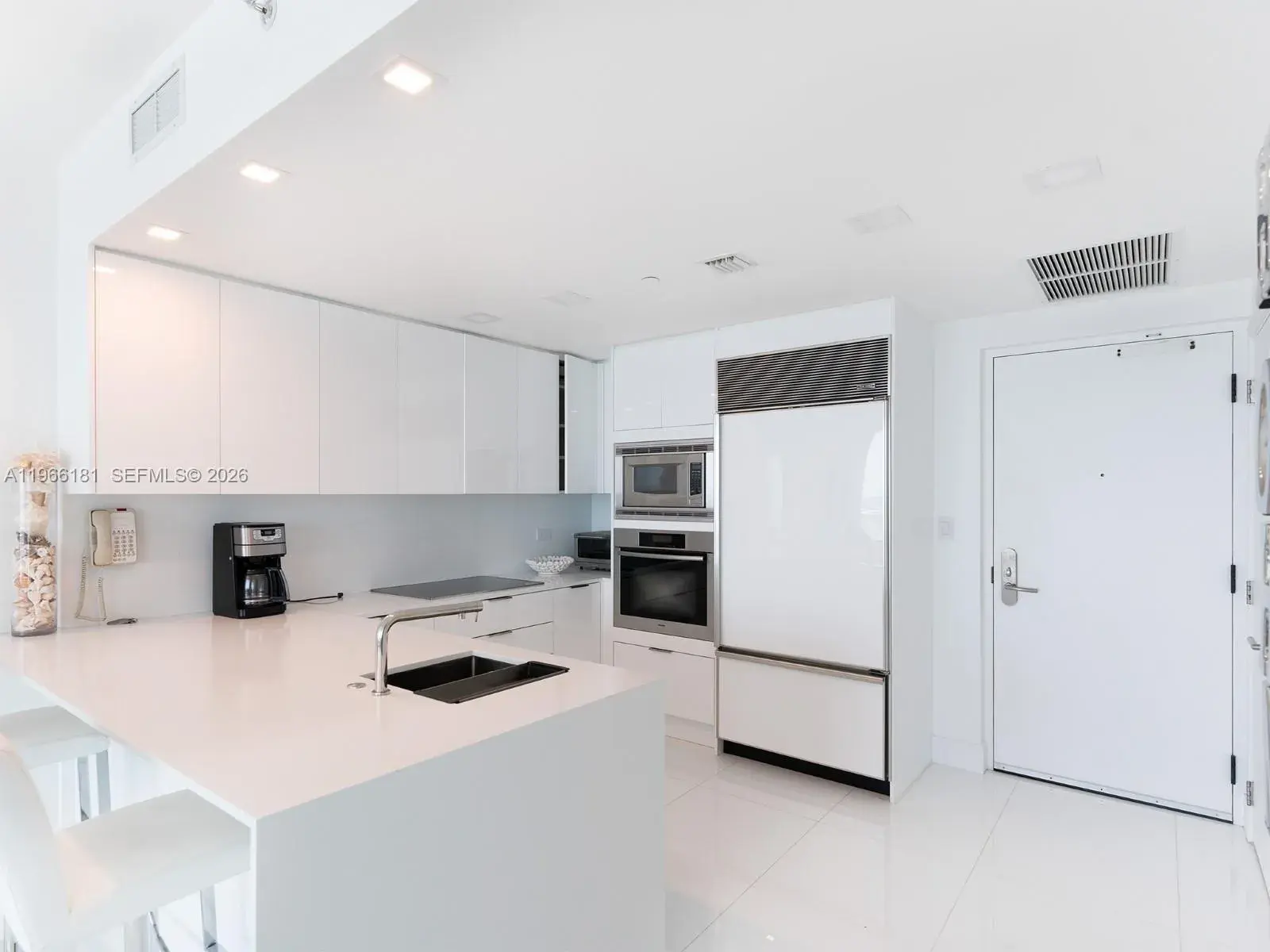 6799 Collins Ave # 704, Miami Beach FL 33141
