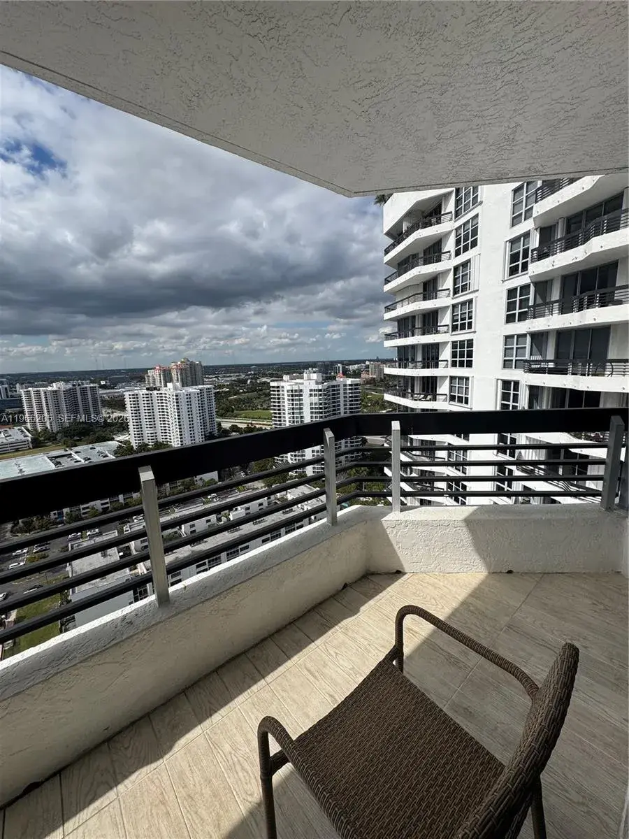 3530 Mystic Pointe Dr, Aventura FL 33180