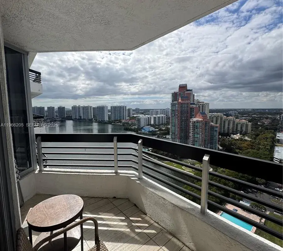 3530 Mystic Pointe Dr, Aventura FL 33180