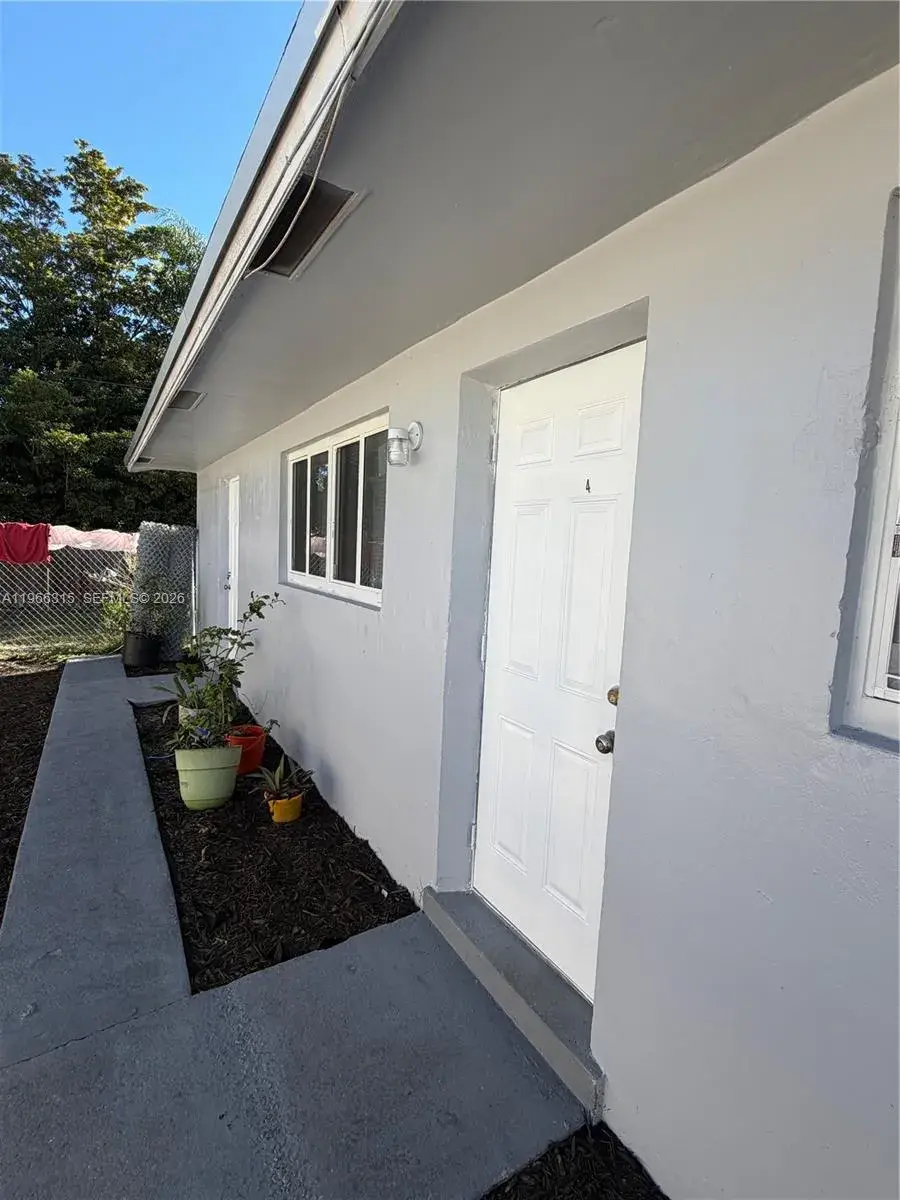 1028 NW 3rd Ave, Fort Lauderdale FL 33311
