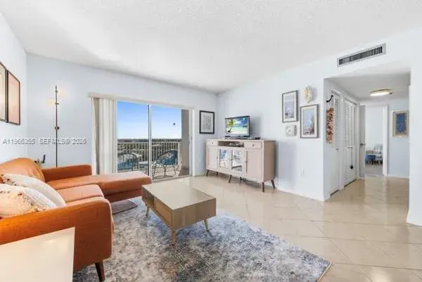 3850 Washington St # 910, Hollywood FL 33021