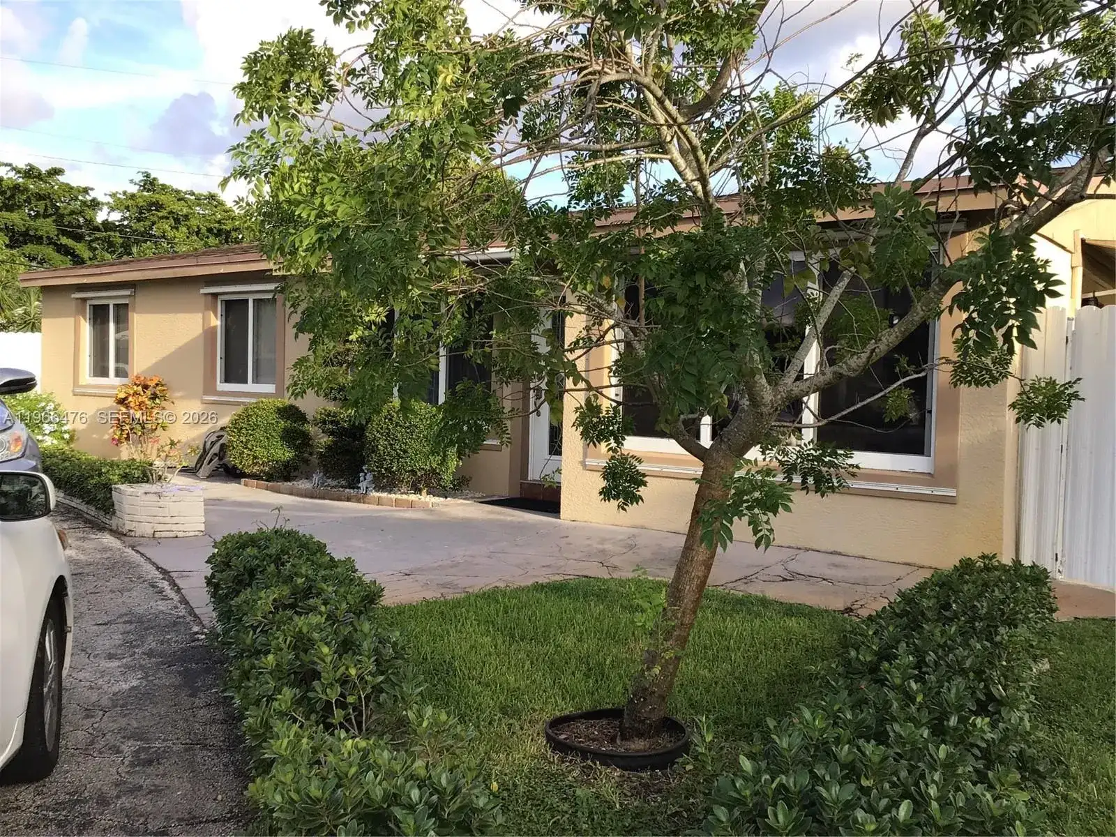 1318 SW 49th Ter, Fort Lauderdale FL 33317 photo 2