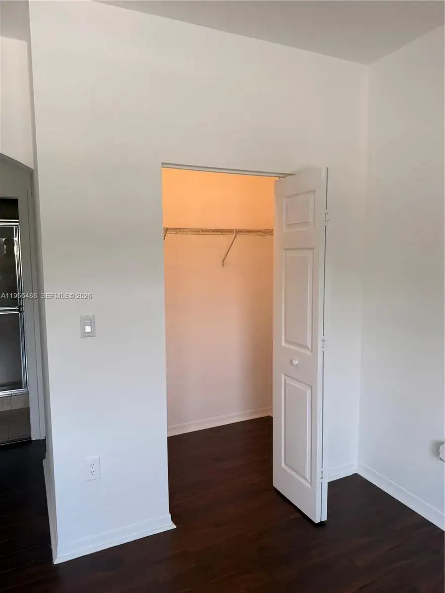 906 SW 143rd ave, Pembroke Pines FL 33027 photo 3