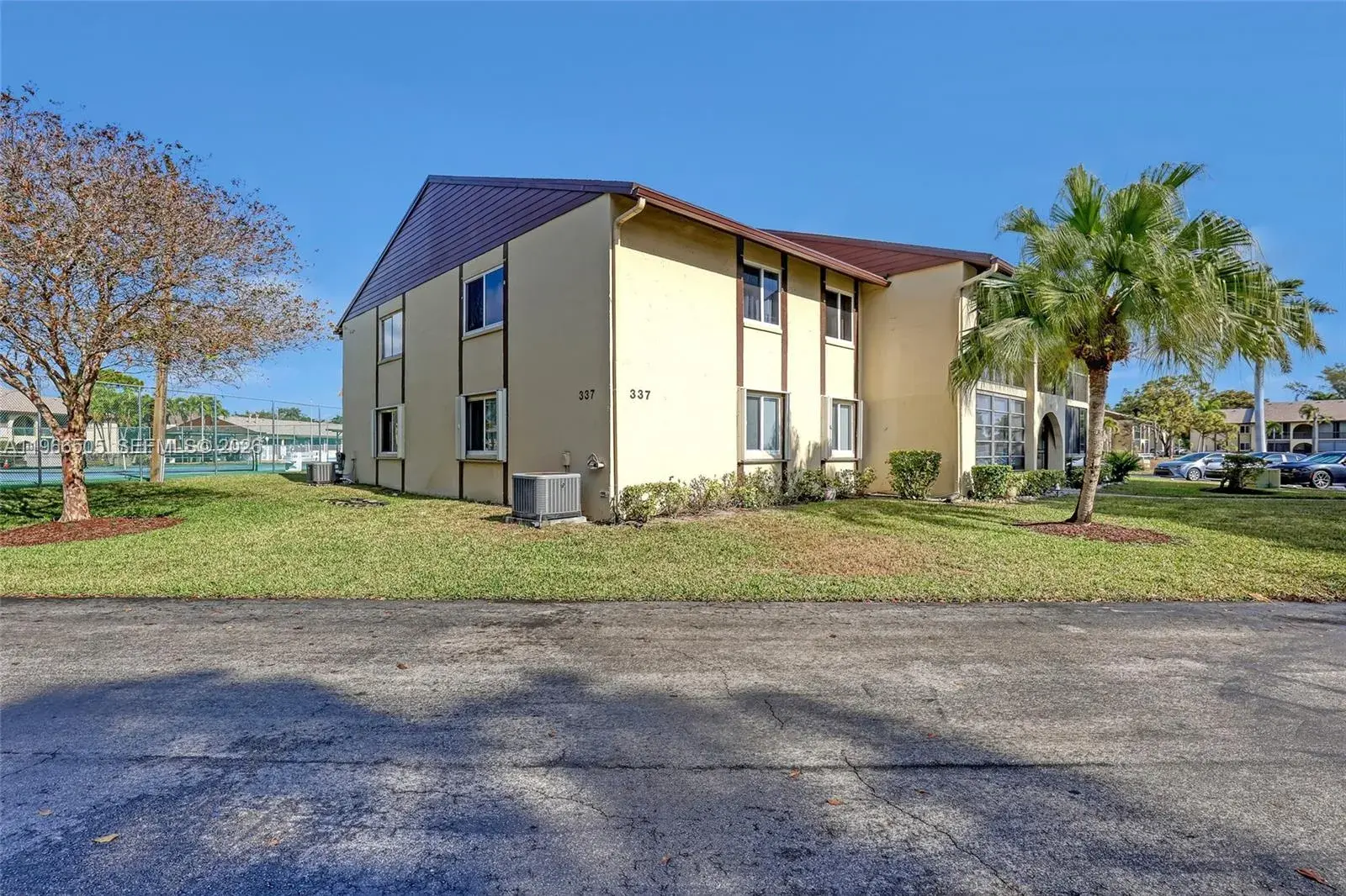 337 Pine Ridge Cir # 2, Green Acres FL 33463
