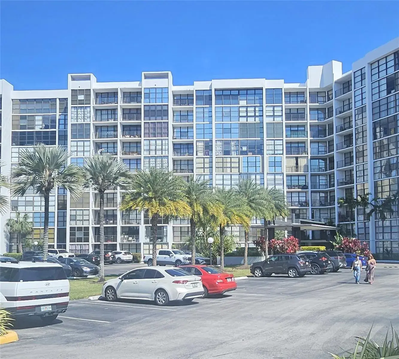 1000 Parkview Dr # 605, Hallandale Beach FL 33009