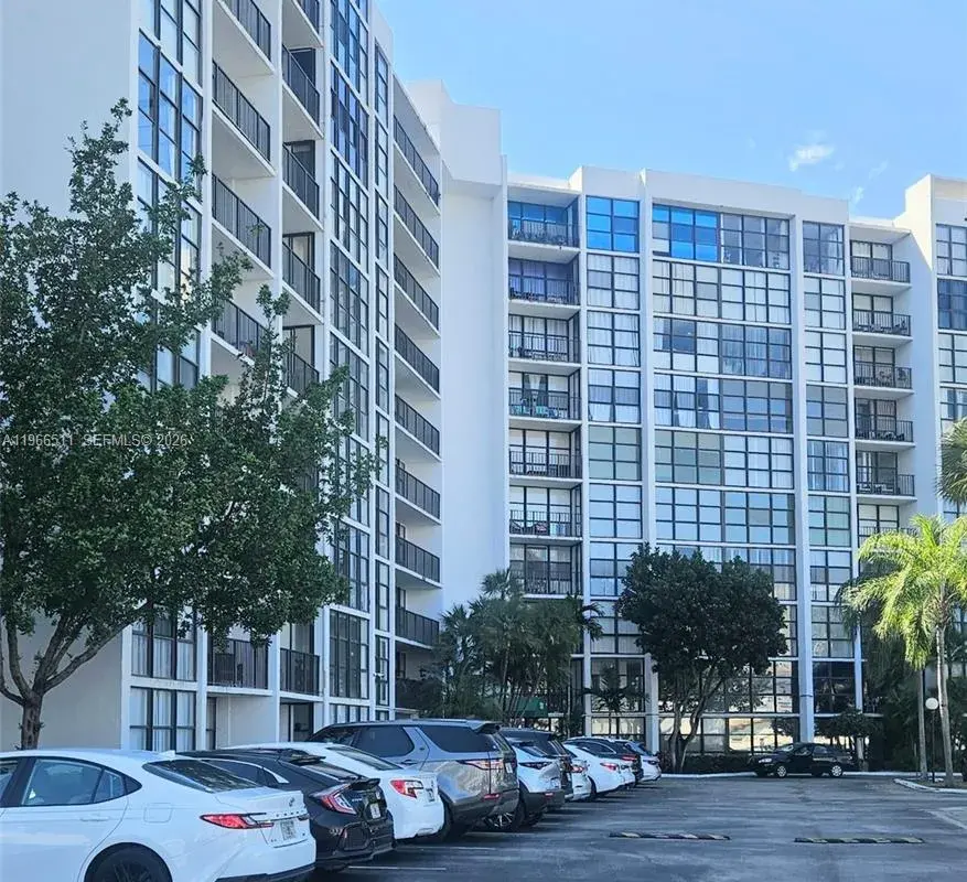 1000 Parkview Dr # 605, Hallandale Beach FL 33009