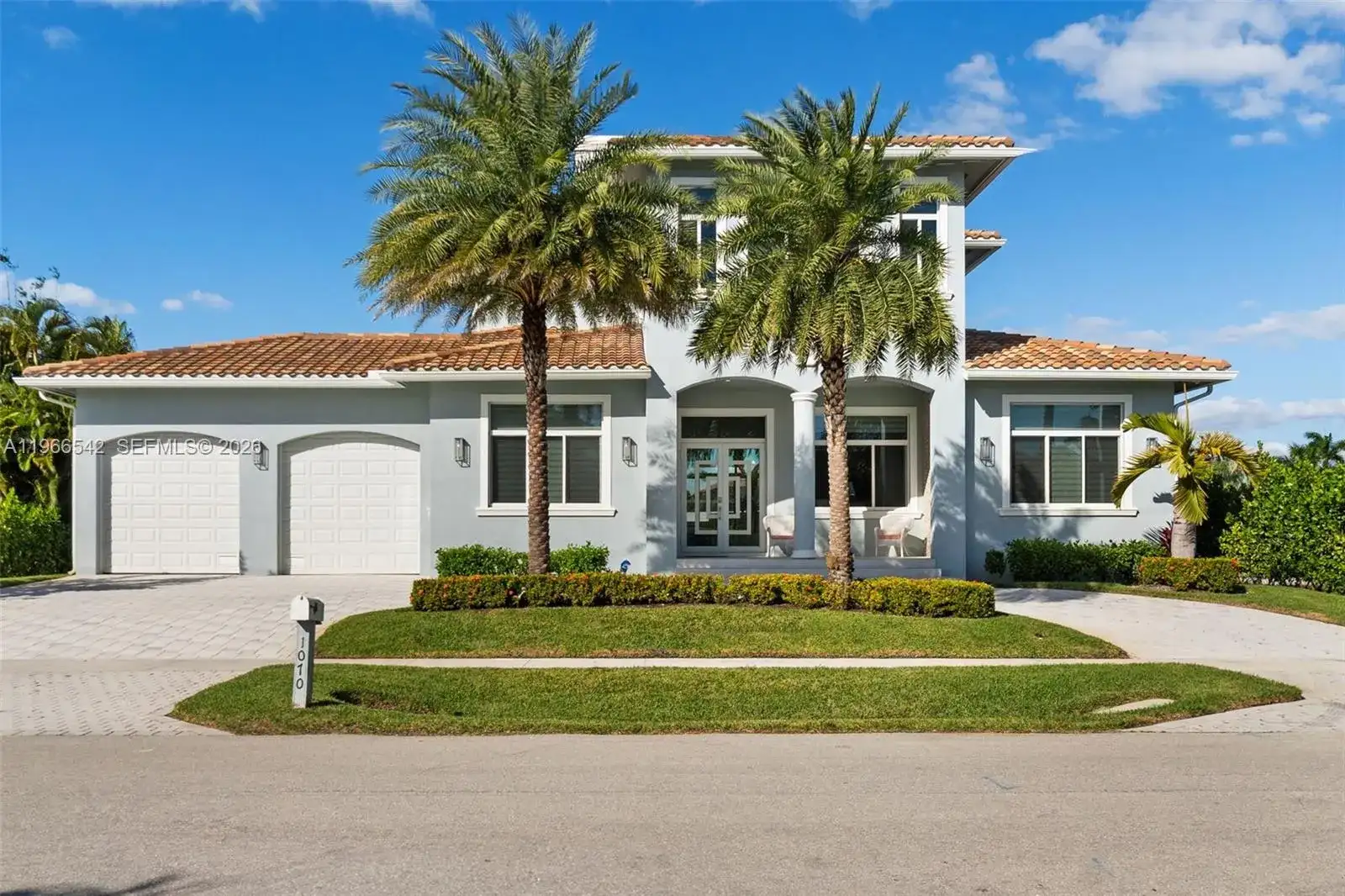1070 Dana CT, Marco Island FL 34145 photo 2