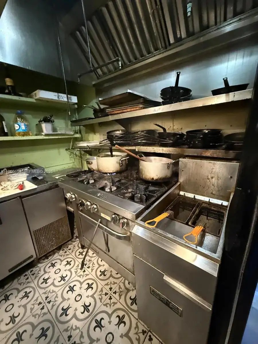 17010 W Dixie Hwy, North Miami Beach FL 33160 photo 5