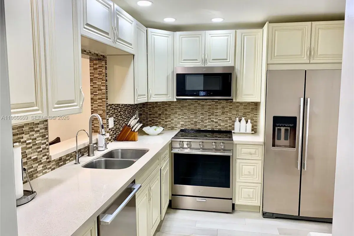 619 NE 14th Ave # 301, Hallandale Beach FL 33009