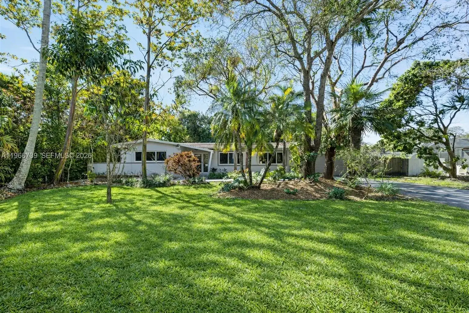 8260 SW 133 St, Pinecrest FL 33156 photo 2