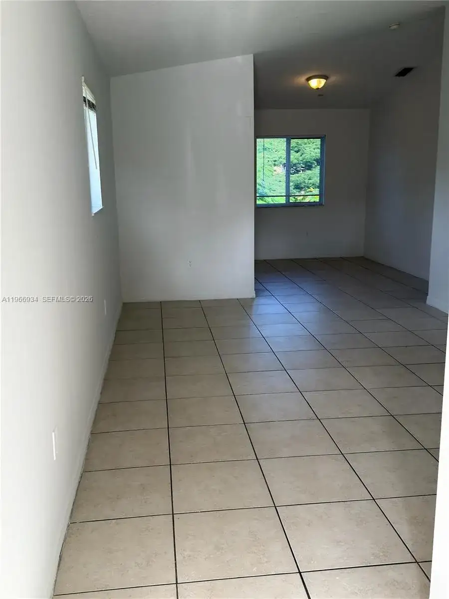 930 NE 34th Ave # 201, Homestead FL 33033 photo 5