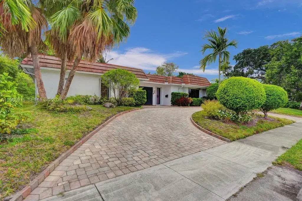 19710 NE 23rd Ave, Miami FL 33180 photo 4