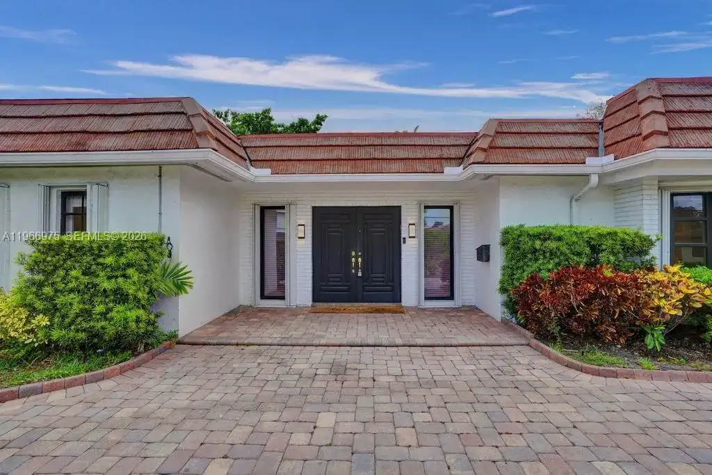 19710 NE 23rd Ave, Miami FL 33180 photo 5